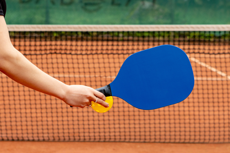 How long does a typical pickleball paddle last